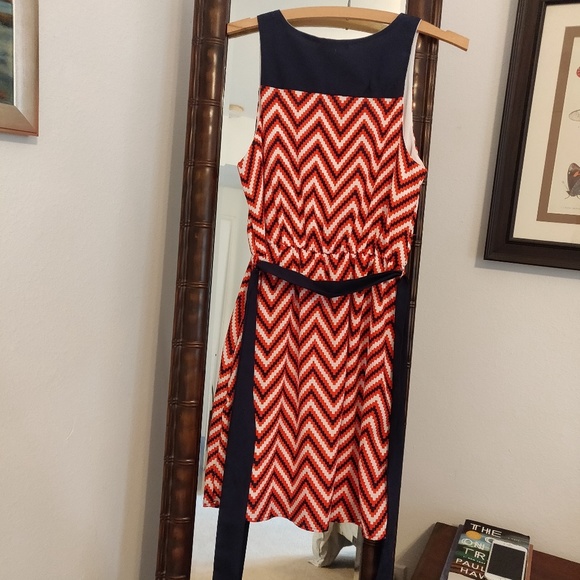 Everly Tie-waist Chevron Dress - Picture 4 of 6